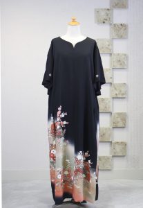 A様（栃木県）黒留袖からフレアー袖ドレス | 着物リメイク服 ...